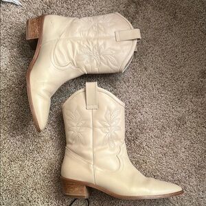 Sezane Cream Heeled Boots with Western Elegance